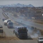 Tráfico se reanuda en Bolivia tras caída de bloqueos