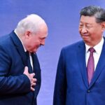 Xi Jinping recibe a Lukashenko durante una gira por Asia