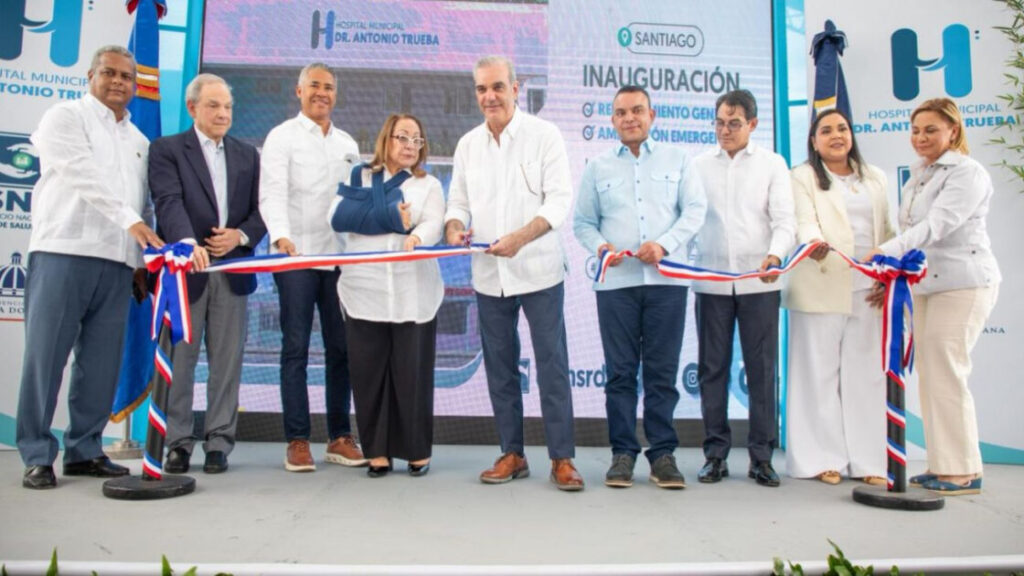 Presidente Abinader entrega el remozado Hospital Periférico Monte Adentro Dr. Antonio Trueba, en Santiago