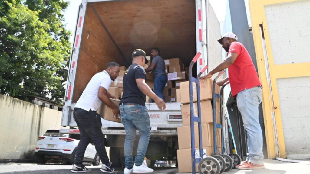 INABIE avanza en la distribución de utilería escolar y alcanza un 15 % de cobertura a nivel nacional