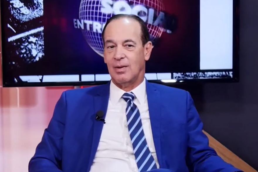 ENTREVISTA – DENUNCIA| Rector de Intec revela fue objeto de agresión de un motorista al cual su vehículo mojó sin intención. Pide AUTORIDADES ADOPTEN MEDIDAS