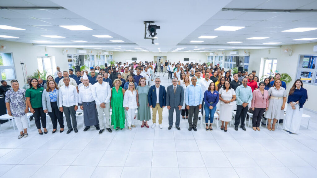 Chefs de Islas Baleares exponen pilares de la hospitalidad en Conferencia Magistral del Infotep