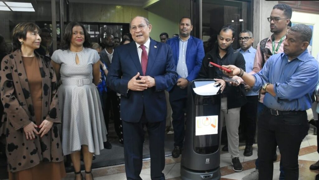 Santos Badía destaca talento emprendedor de jóvenes universitarios dominicanos