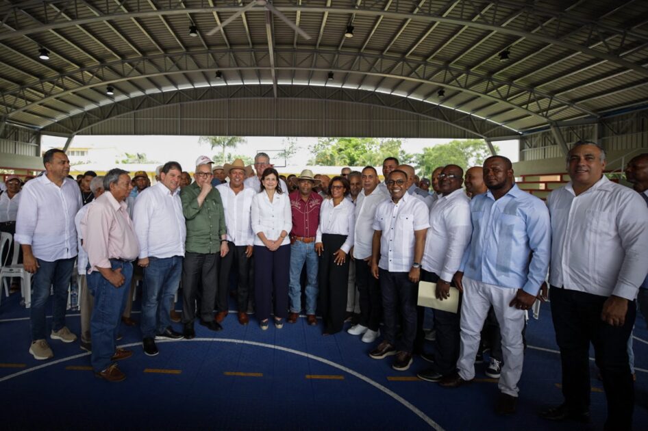 Raquel Peña anuncia avances en titulación y reafirma respaldo a productores de Monte Plata