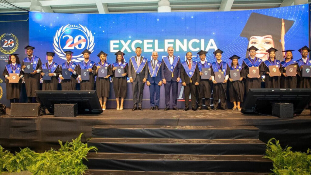 Presidente Abinader encabeza vigésima graduación ordinaria del ITLA, la más grande en la historia con récord de 642 nuevos profesionales