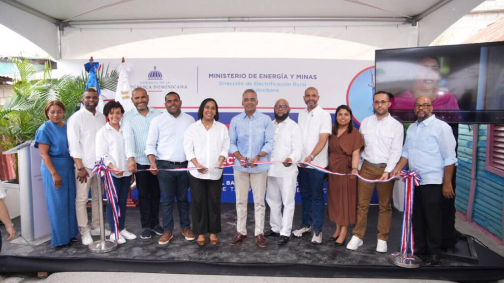 Gobierno impulsa electrificación rural en Bahoruco con inversiones por RD 48.5 millones