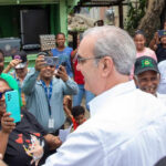 Presidente Abinader inaugurará este sábado en la provincia de Monte Plata dos carreteras y un techado escolar