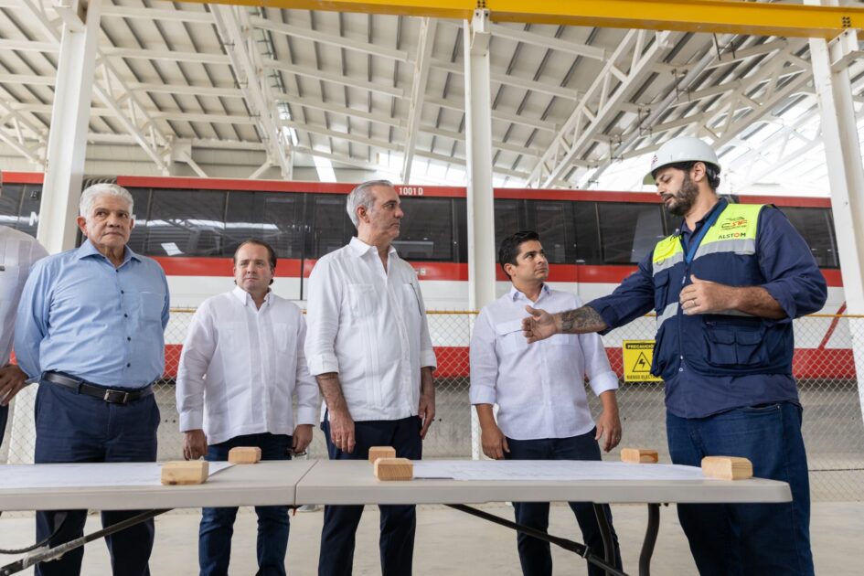 Presidente Abinader supervisa avances del Monorriel de Santiago; obra civil estaría completada en agosto y las pruebas dinámicas de movimiento de trenes se realizarían en último trimestre del año