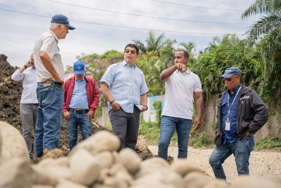 CAASD corrige averías de grandes proporciones e interviene redes de agua potable y alcantarillado en sectores del GSD