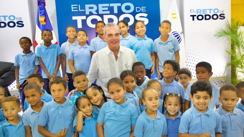 Presidente Abinader inaugura la Escuela Básica José Valentín Pérez Castro, en La Noriega