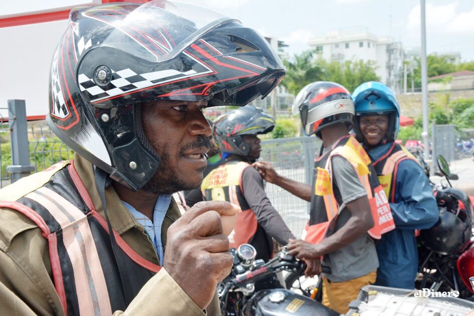 ¡DENUNCIA!| A @PoliciaRD @FarideRaful @INM_RD @MigracionRDo @digesettrd_  |Choferes Haitianos Indocumentados, Invaden el Transporte Público de Republica Dominicana