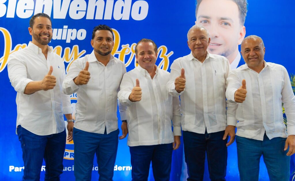 @PRM_Oficial dá bienvenida al director distrital de El Higüerito, Danny Pérez, y al equipo que le acompaña