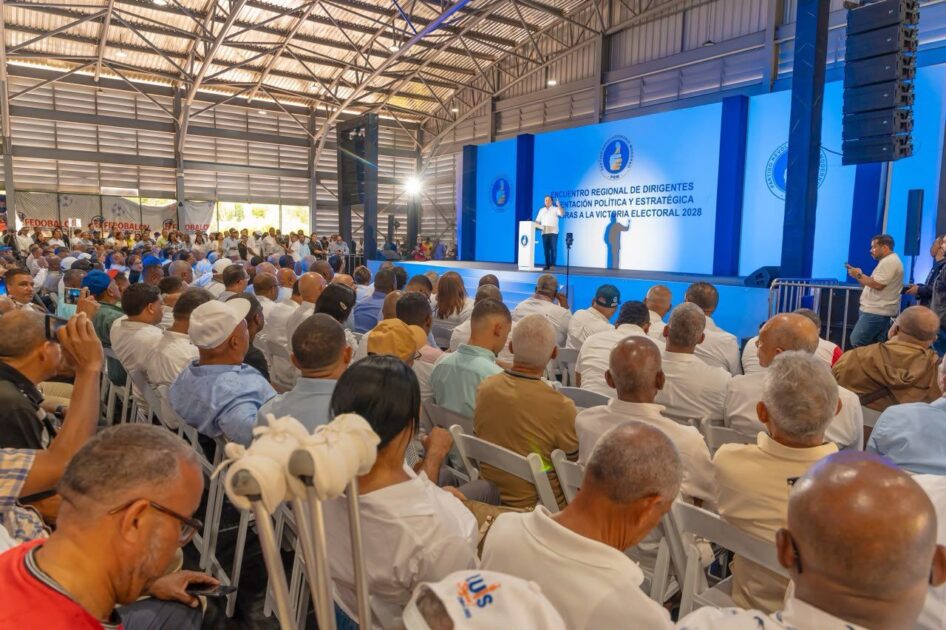 Gran participación en Encuentro Regional de Dirigentes del @PRM_Oficial en el Gran Santo Domingo