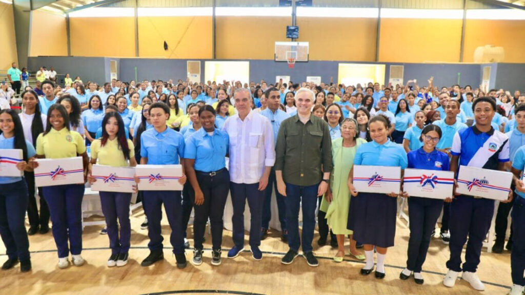Presidente Abinader destaca que el desarrollo de Montecristi con el puerto de Manzanillo es clave para el presente y futuro de la juventud