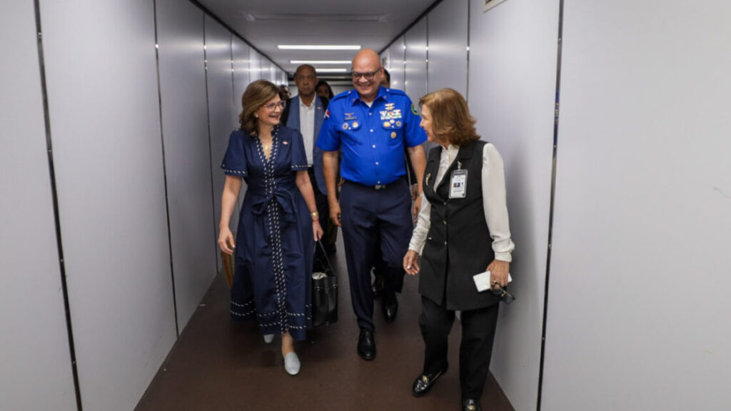 Vicepresidenta Raquel Peña regresa al país tras concluir agenda internacional