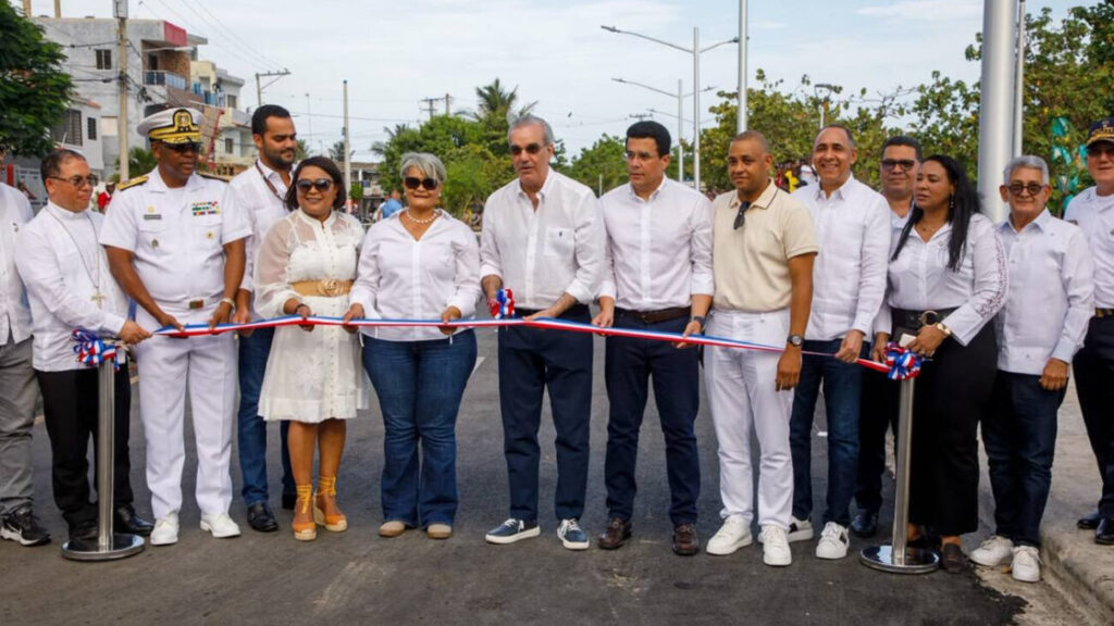 De espacio olvidado a joya del litoral: Presidente Abinader entrega la nueva playa El Faro en San Pedro de Macorís