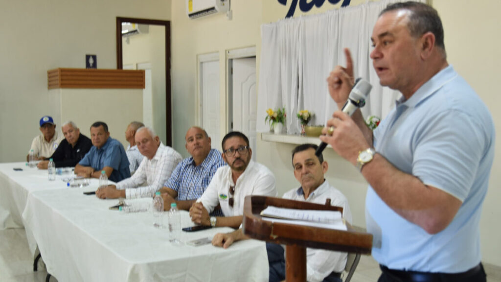Agricultura y sector arrocero activan estrategia nacional para enfrentar el chinche de la espiga