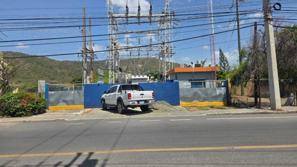 Edesur despliega brigadas técnicas para restablecer servicio eléctrico en comunidades de Peravia