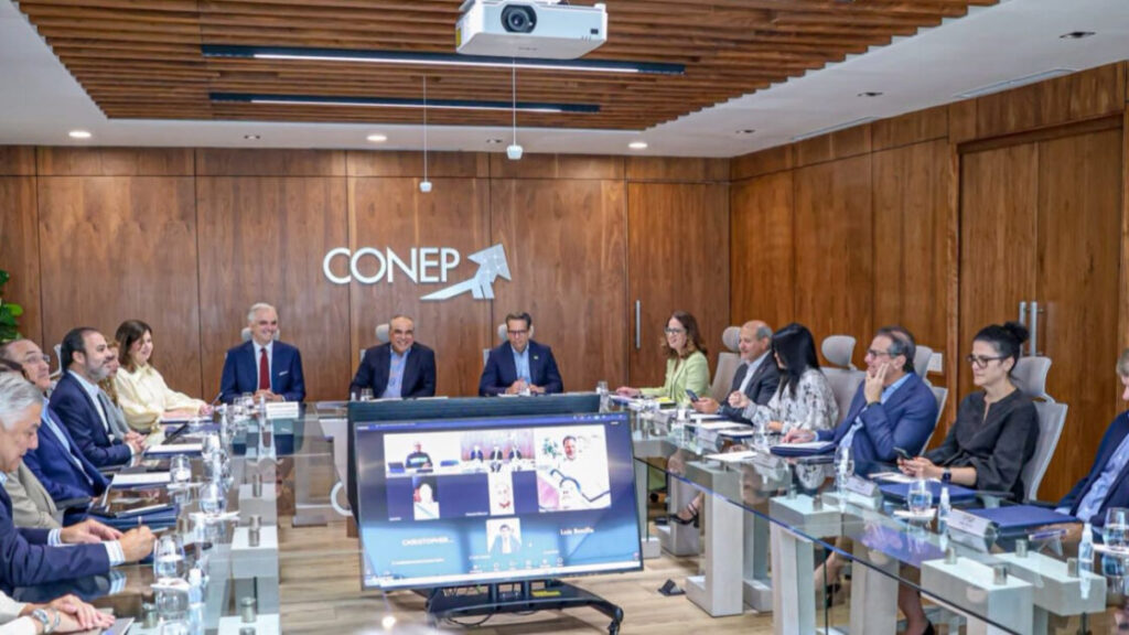 Ministro de Educación destaca ante el Conep la educación como motor del desarrollo nacional