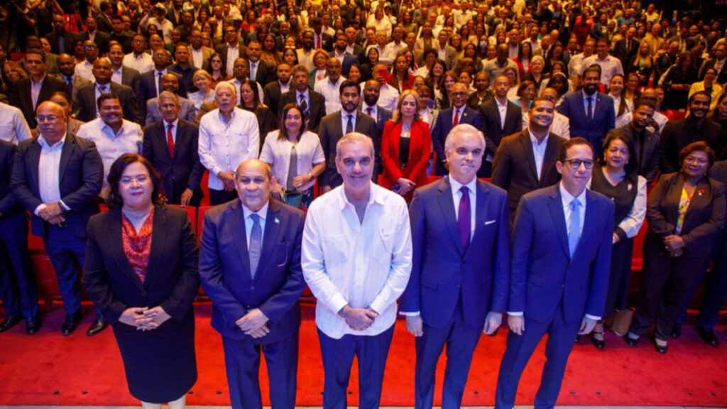 Presidente Abinader recibe informe de la Consulta Nacional sobre el Futuro de la Educación con aportes de más de 7,000 participantes