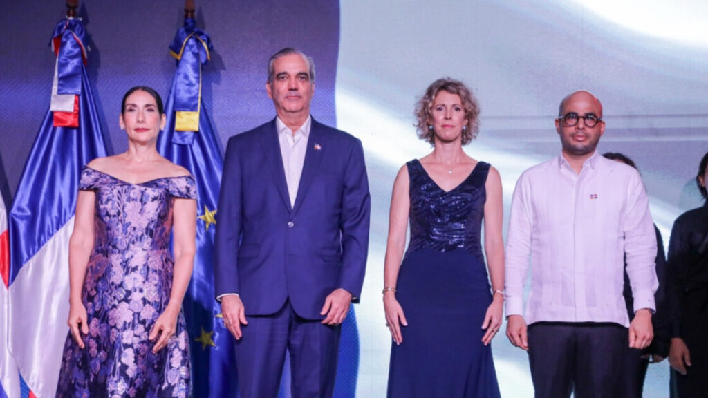 Presidente Abinader y primera dama participan en la celebración de la Fiesta Nacional de Francia