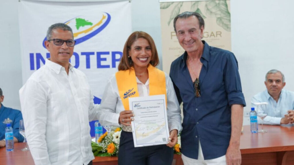 Infotep y Procigar certifican a los primeros egresados de la Escuela de Tabaqueros de Tamboril