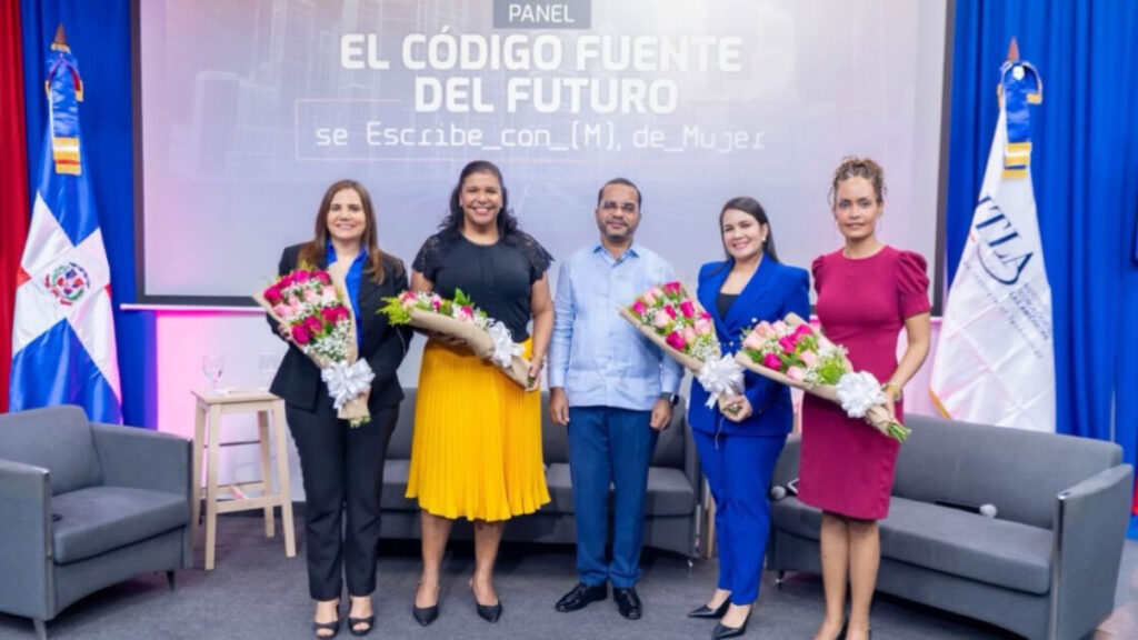 ITLA promueve el liderazgo femenino en las áreas STEAM con panel sobre innovación y tecnología