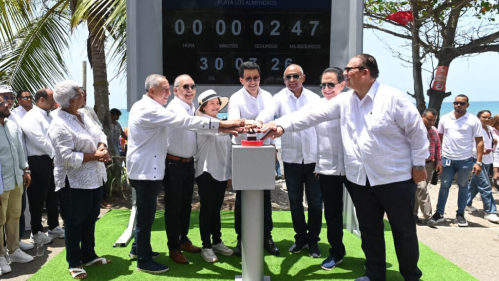 Turismo deja iniciados trabajos de remodelación de la playa Los Almendros y malecón de Baní