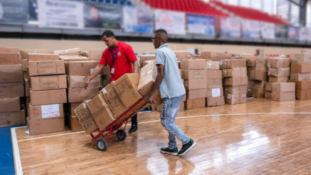 INABIE entregará más de 260,000 kits de utilería escolar en la región Este