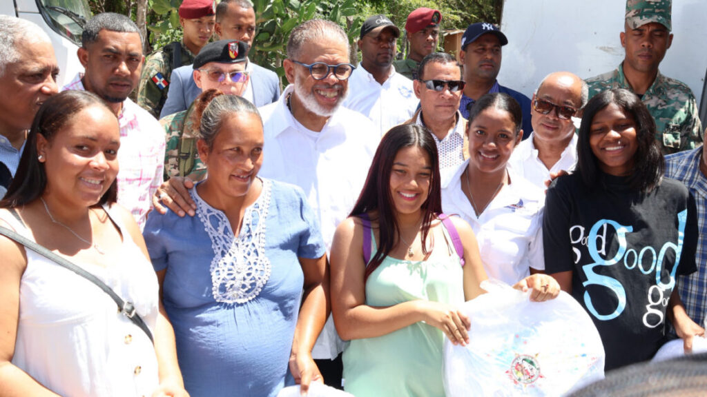 Instituciones gubernamentales realizan jornada de asistencia social en Las Zanjas de San Juan
