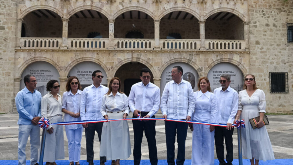 Ministerio de Turismo entrega remozado el Alcázar de Colón
