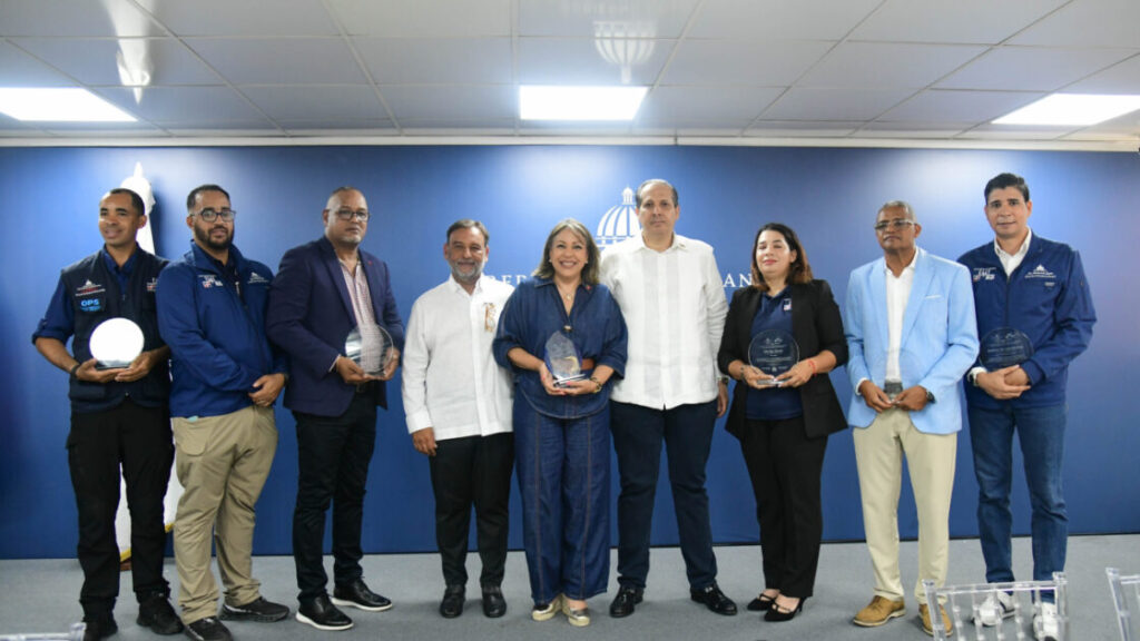 Ministerio de Salud reconoce labor del Equipo Médico de Emergencia tras misión humanitaria en Venezuela