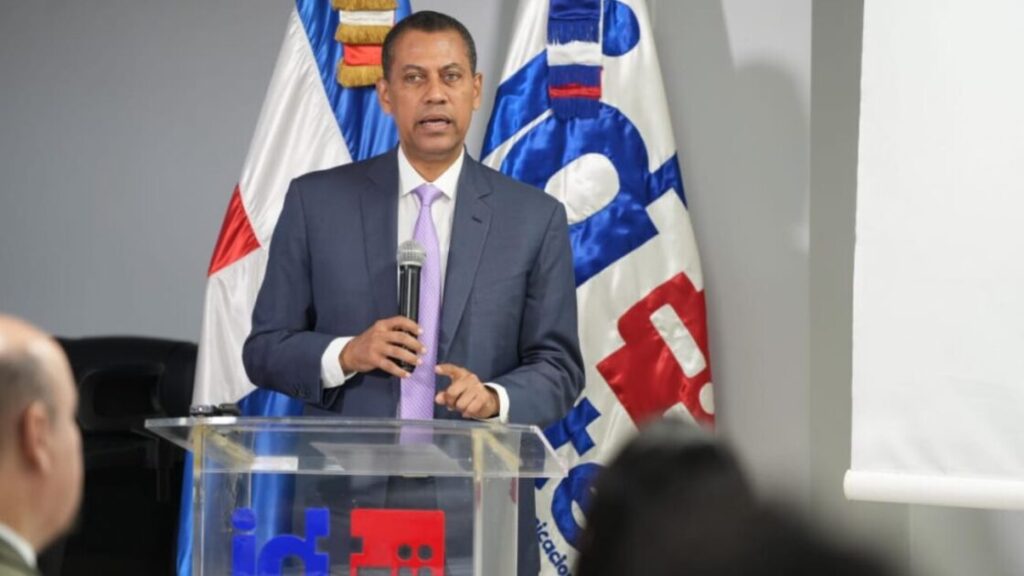 Presidente del Indotel llama a universidades a liderar transformación digital del país