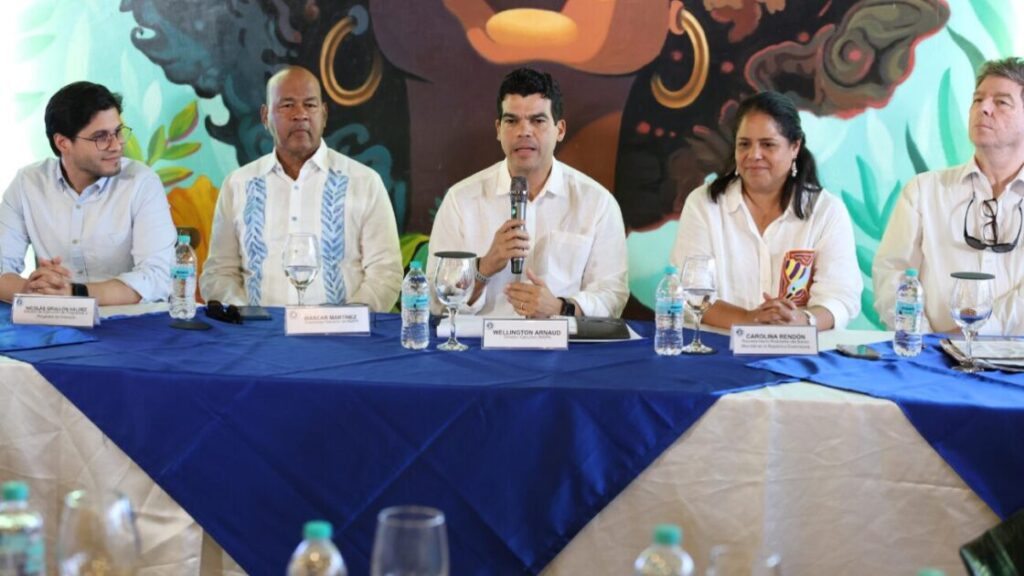 Wellington Arnaud y el Banco Mundial socializan avances del proyecto de agua potable y aguas residuales en Moca y Gaspar Hernández 