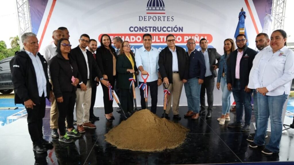 Ministerio de Deportes inicia los trabajos de construcción de multiuso en el municipio Puñal