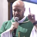 «No te Alejes de Dios, es el Peor Negocio que puedes hacer»- EL CONTROL SIEMPRE ES DE DIOS. ENTREGALE A ÉL LAS RIENDAS. CONFÍA. Padre Freddy Bustamante | REFLEXIÓN