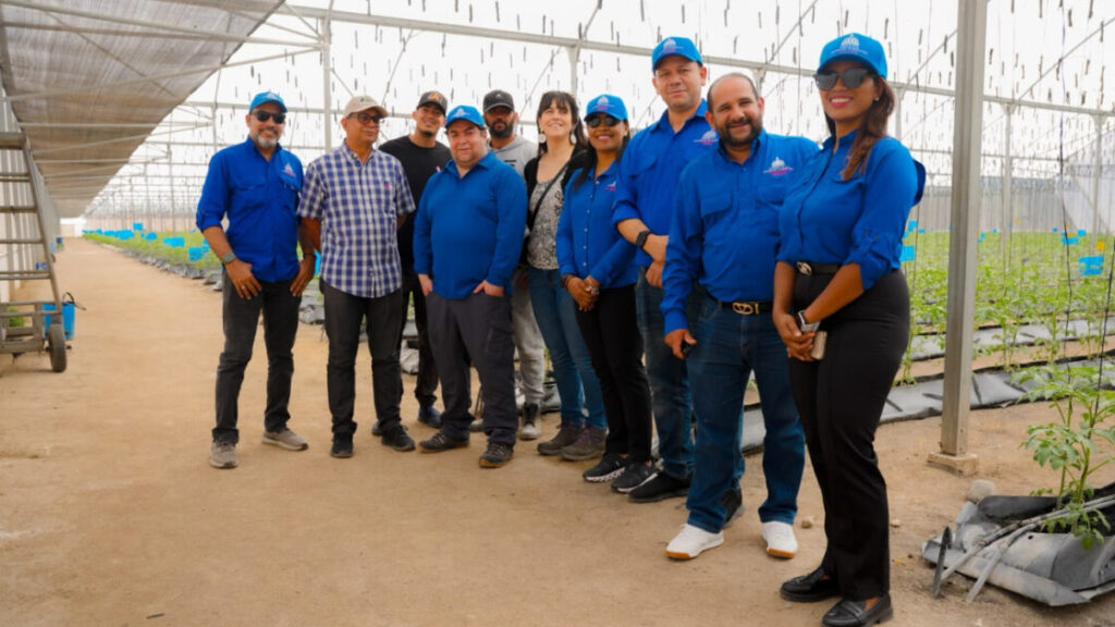 República Dominicana comparte con Chile su experiencia en tecnificación del riego y producción agrícola bajo ambiente protegido
