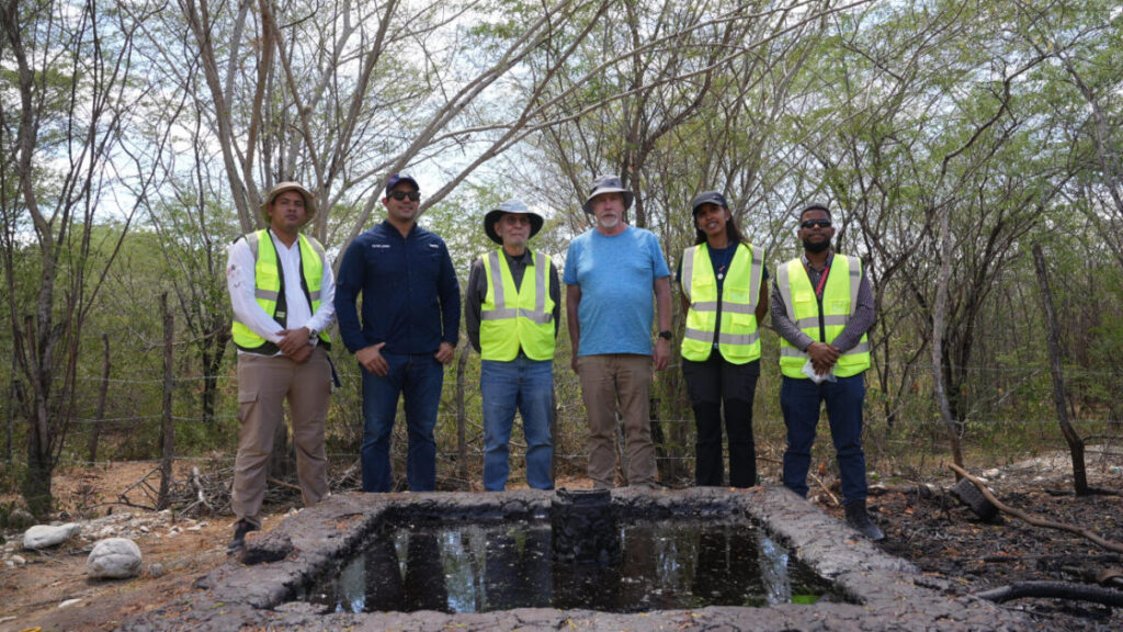 Geólogos de la Universidad de Texas realizan visita a la cuenca de Azua para iniciar investigación sobre el potencial de hidrocarburos de la zona