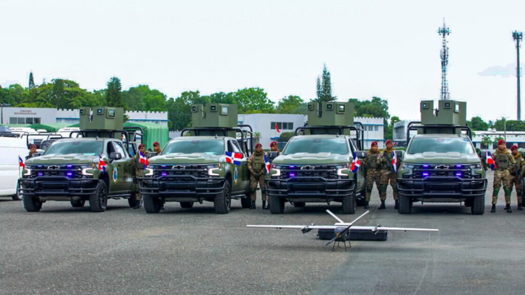 Presidente Abinader entrega blindado Furia VBD-2 y modernos equipos para reforzar la defensa nacional