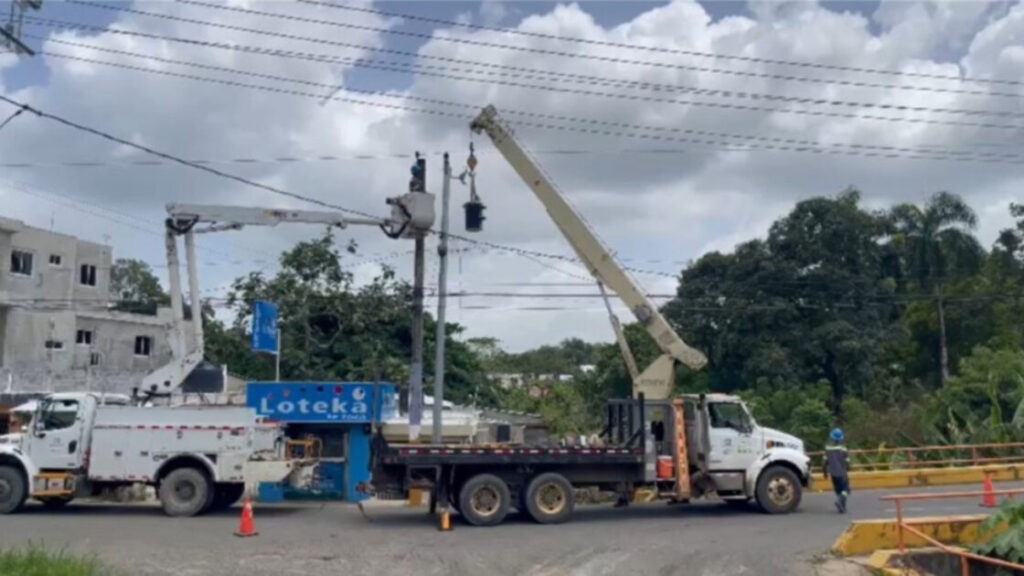 Edeeste fortalece el servicio eléctrico en Yamasá con nuevas redes y un transformador
