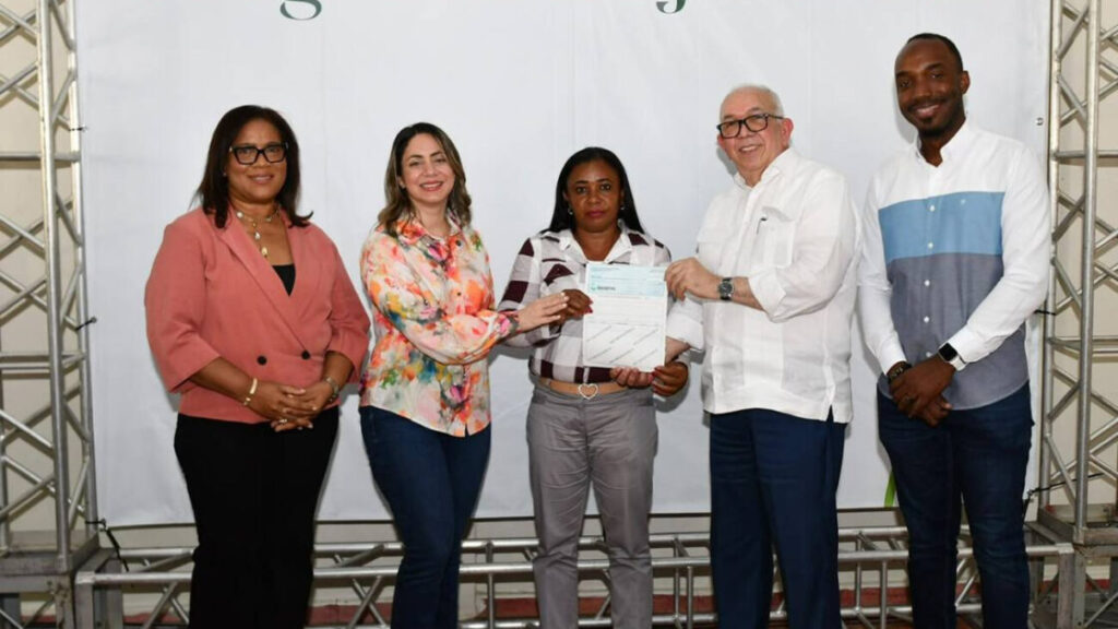 Gobierno amplía a RD 250 millones programa de préstamos a mujeres campesinas para proyectos agroindustriales