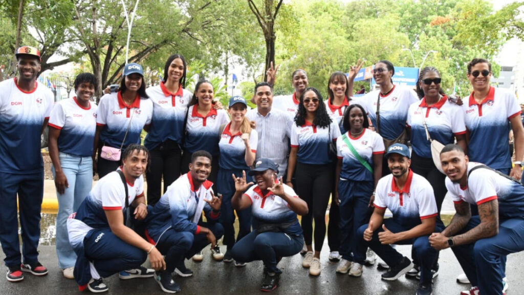 El pueblo dominicano apoyó a sus medallistas centroamericanos en recorrido por diversas calles de Santo Domingo