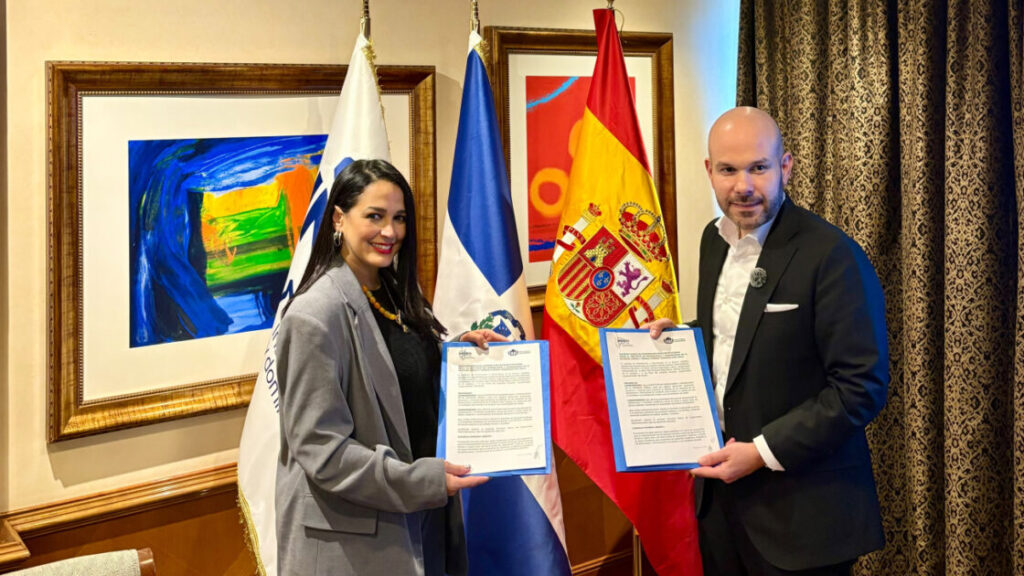Index y WLO suscriben acuerdo para ampliar oportunidades de formación de dominicanos en el exterior