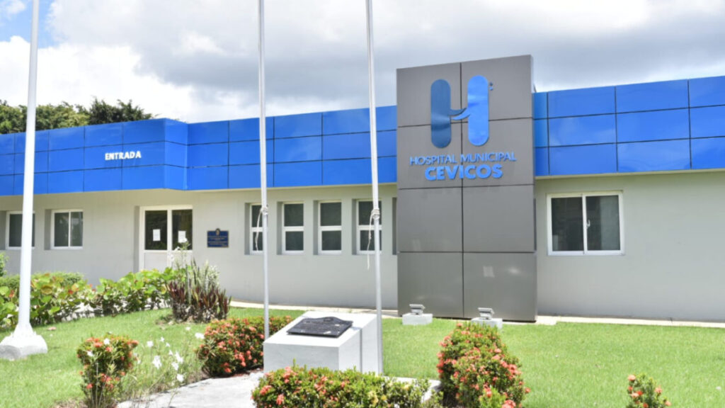 Director del SNS realiza recorrido de supervisión por varios hospitales y centros de la Red Pública