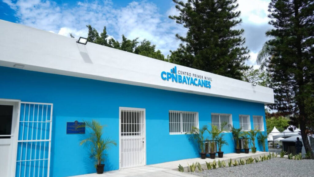 SNS entrega dos centros de primer nivel e inicia intervención del Hospital Materno Ramón Báez