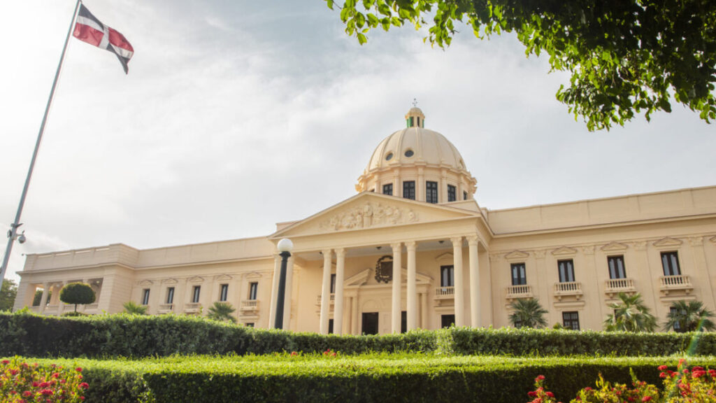 Víctor “Ito” Bisonó asumirá como nuevo canciller de República Dominicana; el presidente Abinader realiza nuevos cambios en Ministerio de Vivienda y Portuaria