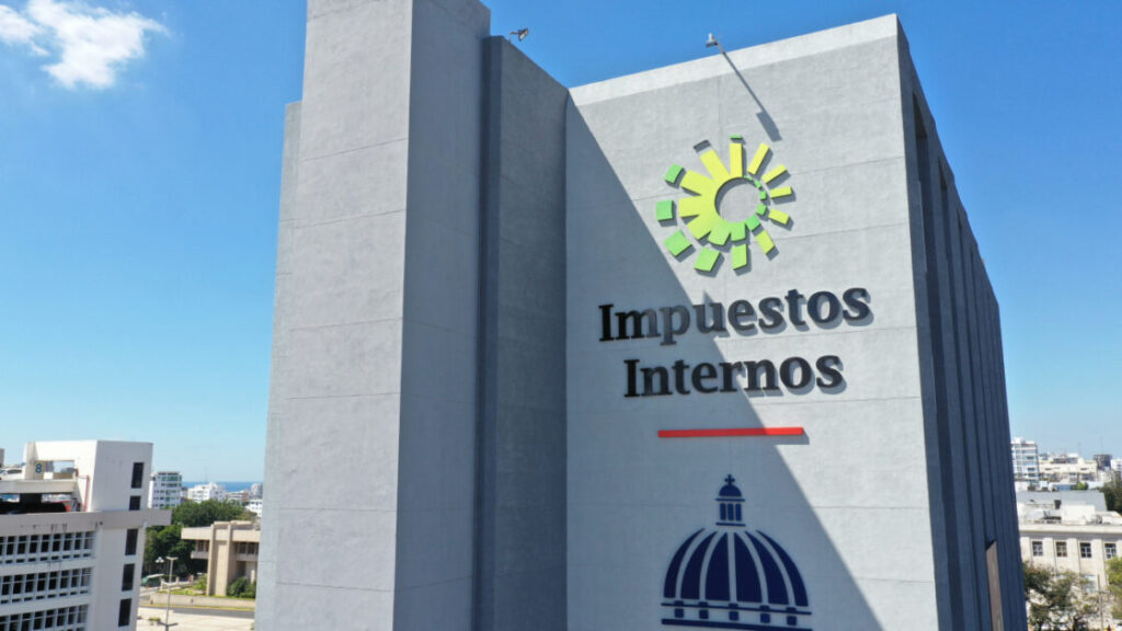 DGII informa emisión exclusiva de facturas electrónicas para Grandes Locales y Medianos Contribuyentes desde noviembre