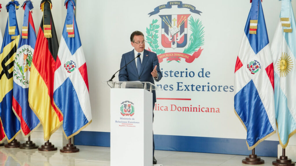 Canciller Víctor “Ito” Bisonó se propone avanzar hacia una Cancillería moderna, profesional y abierta al mundo