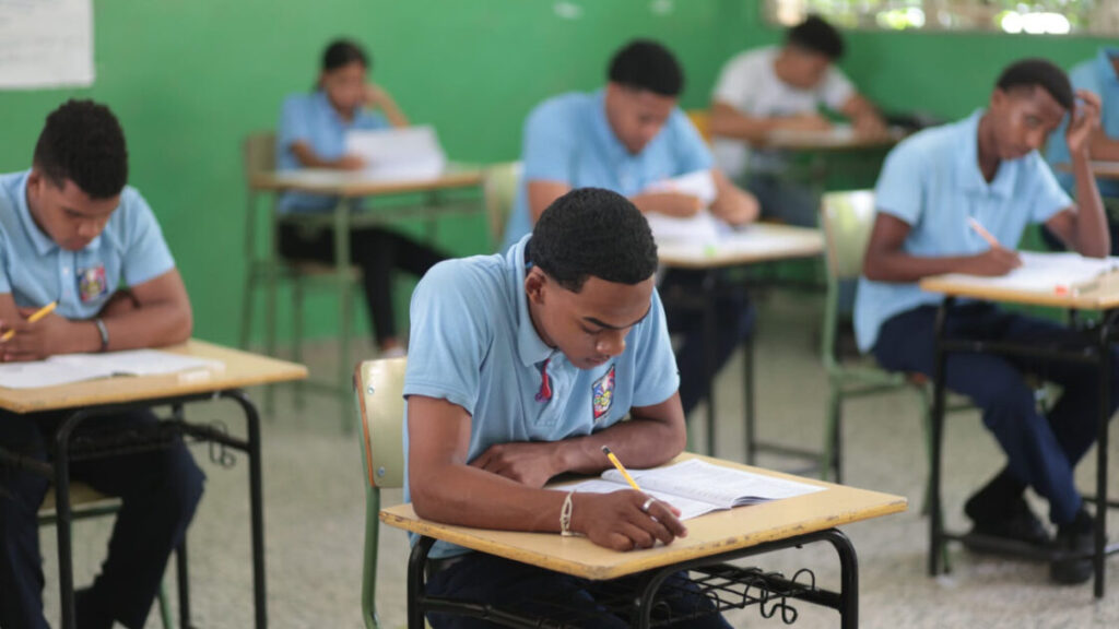 Ministerio de Educación convoca a cerca de 28,000 estudiantes para la segunda convocatoria de las Pruebas Nacionales 2026