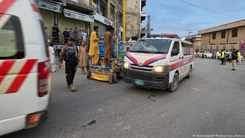 Atentado suicida durante una manifestación en Pakistán